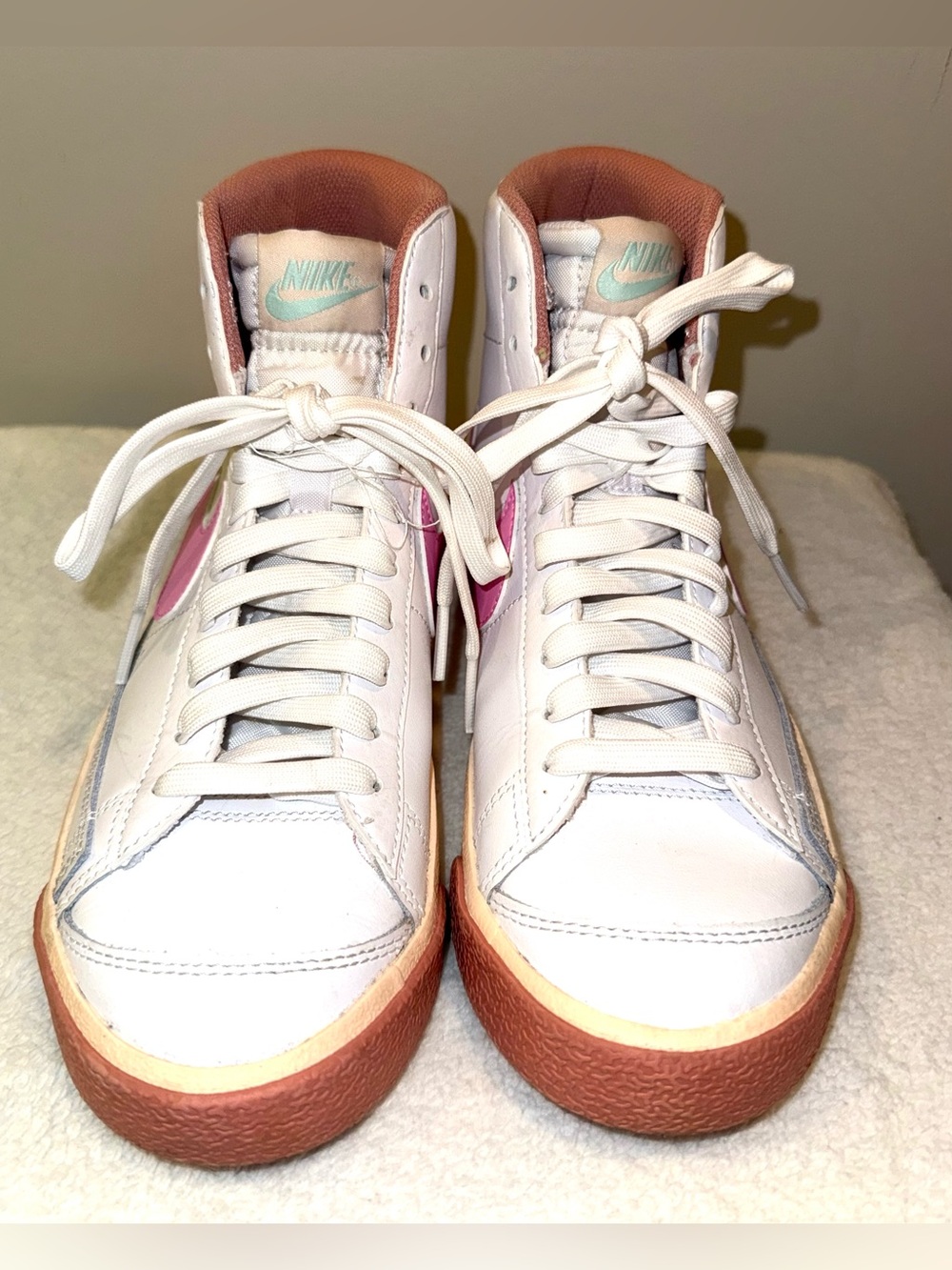 Nike Blazer Mid '77 "White Pink Spell" sneakers (Style Code: DZ2900-100), size 6 - Picture 3 of 10
